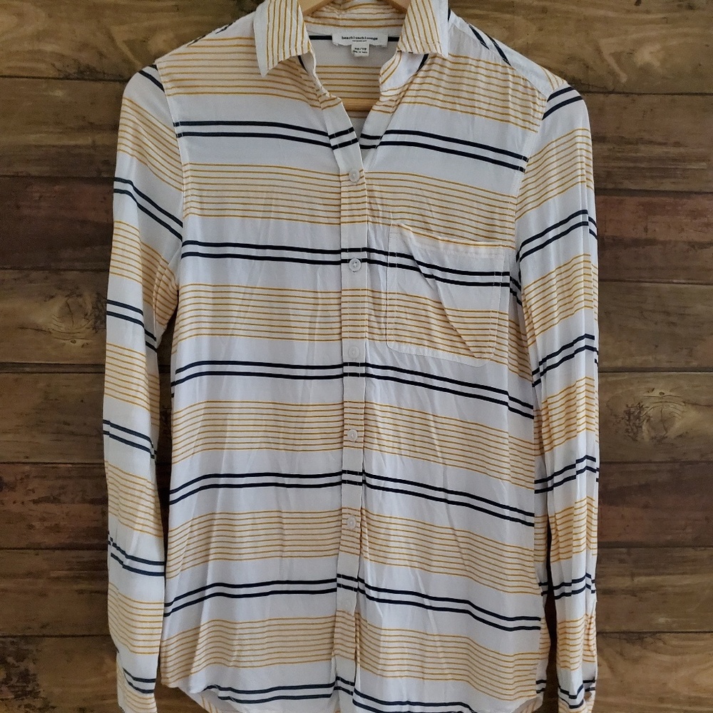 Beach lunch lounge button up